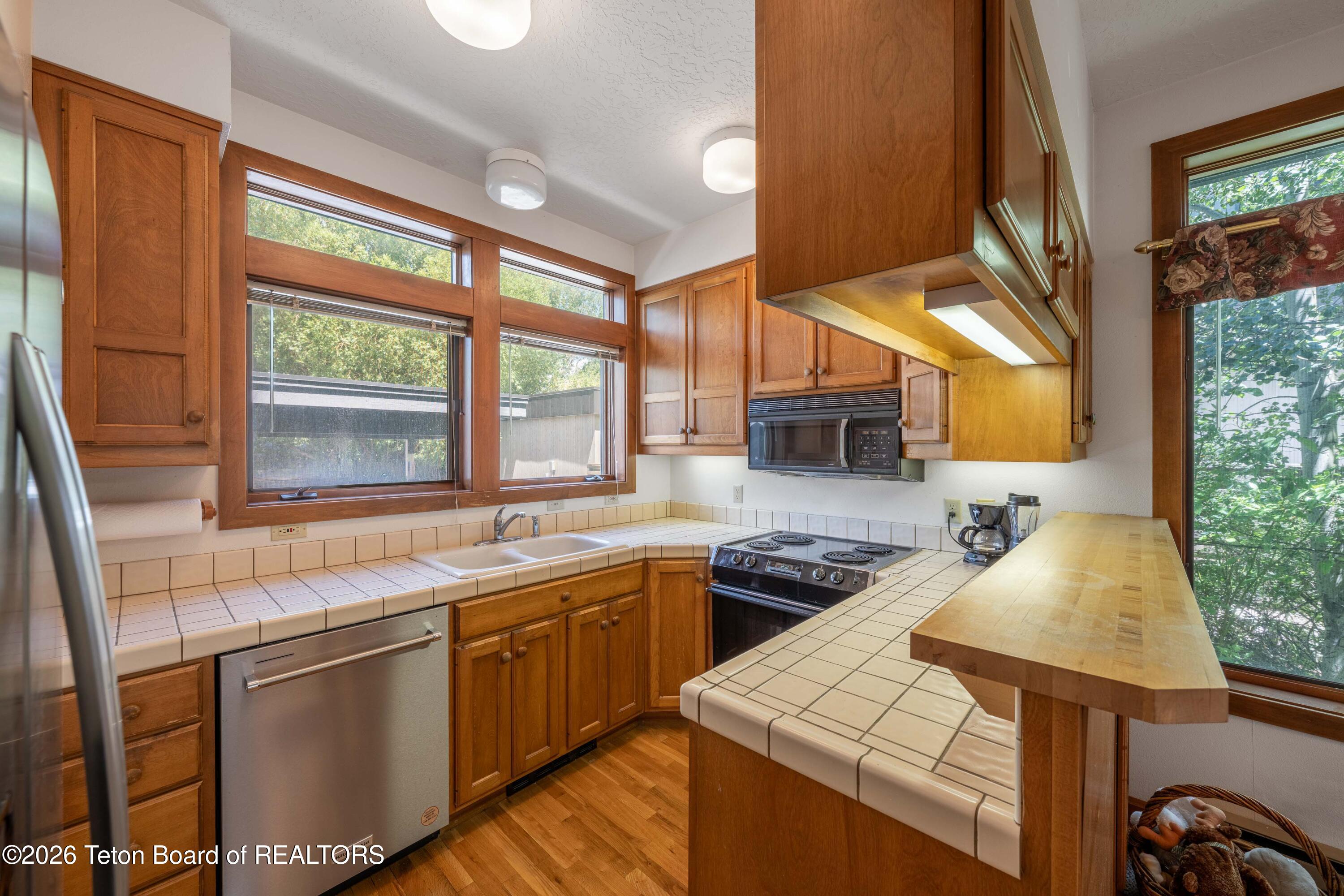 120 Rancher Street, Unit 6 Jackson, WY 83001 - Photo 5 of 25 Kitchen