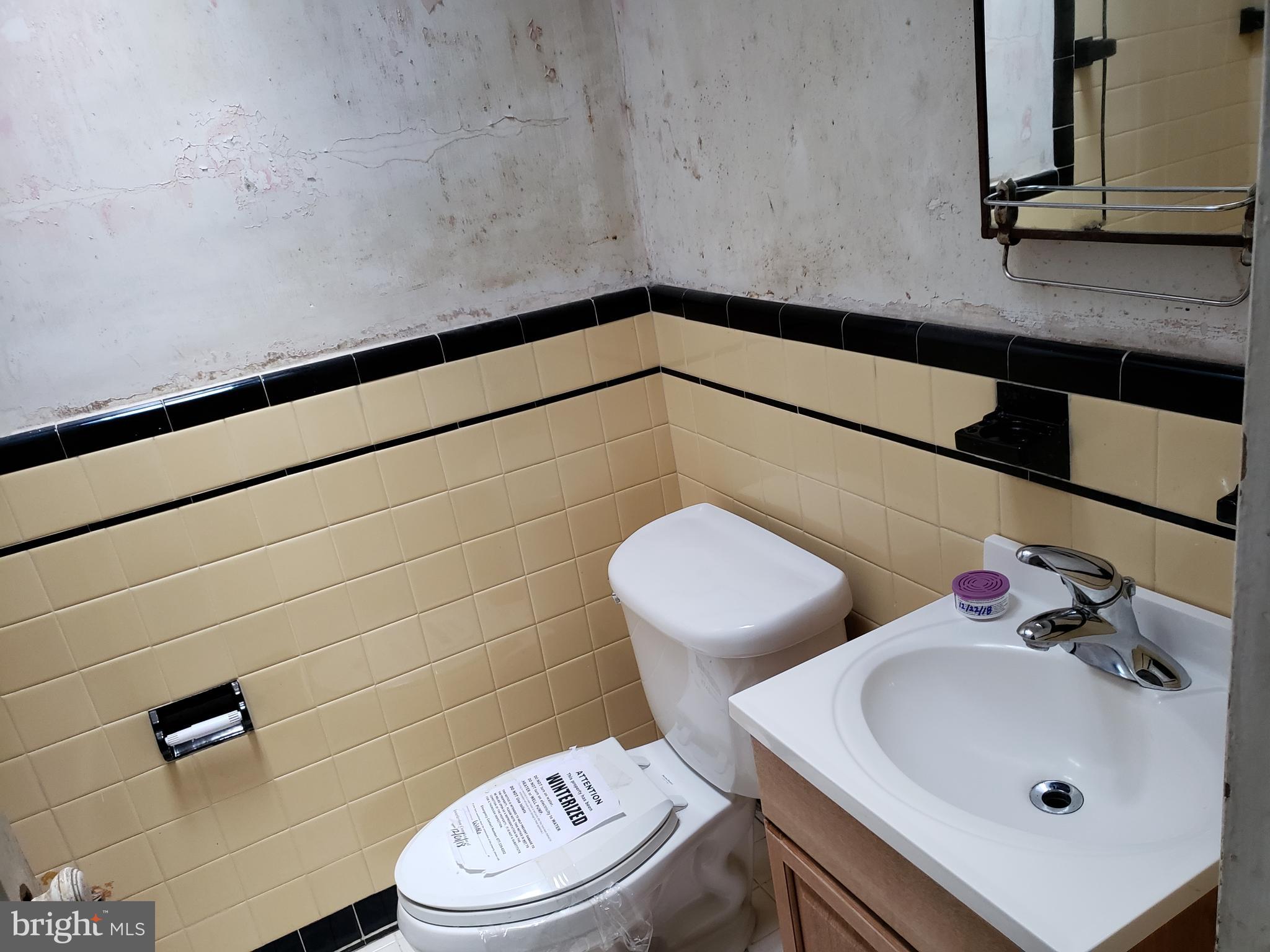 205 Golf Road Darby, PA 19023 - Photo 11 of 16