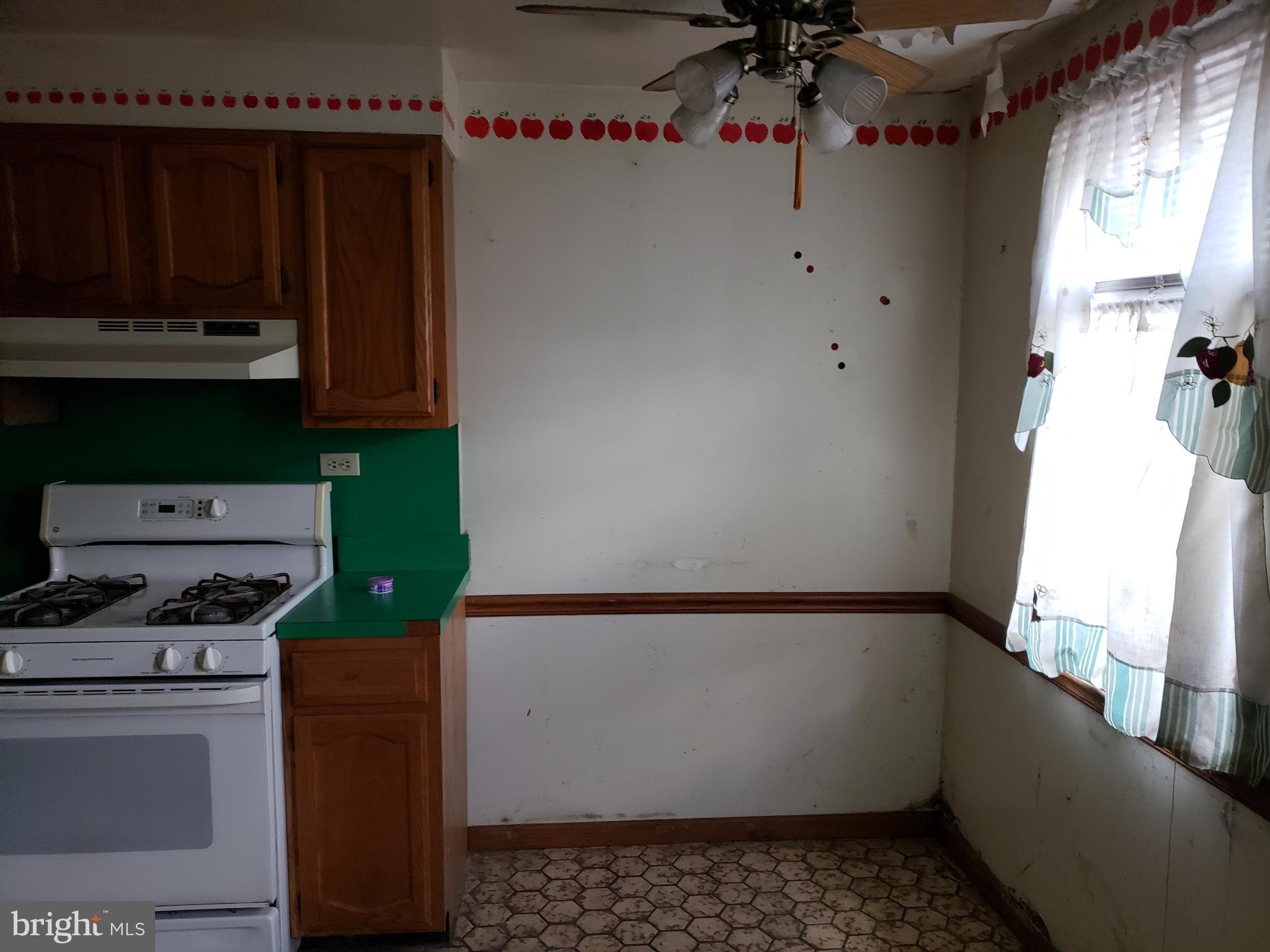 205 Golf Road Darby, PA 19023 - Photo 13 of 16