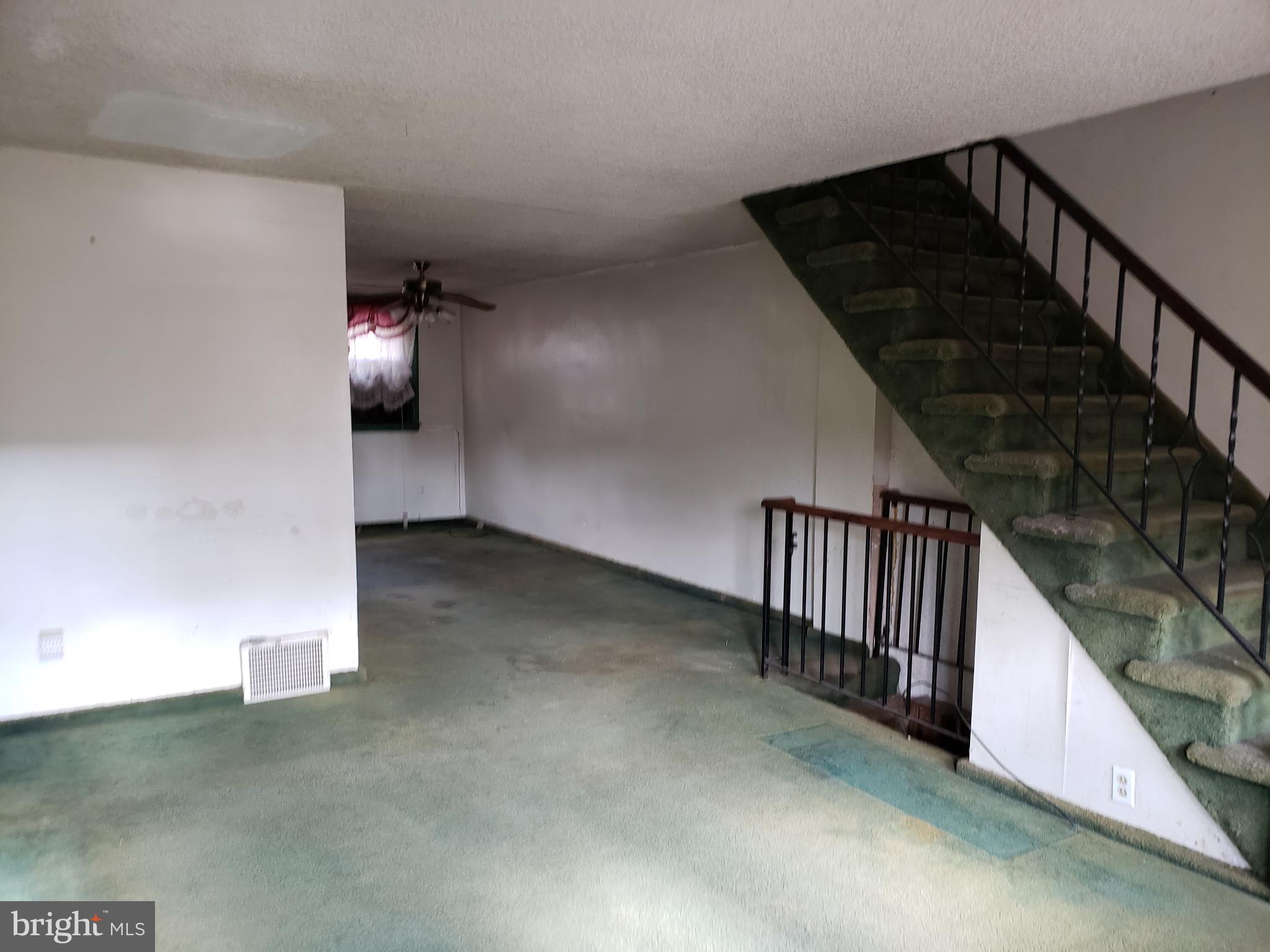205 Golf Road Darby, PA 19023 - Photo 4 of 16