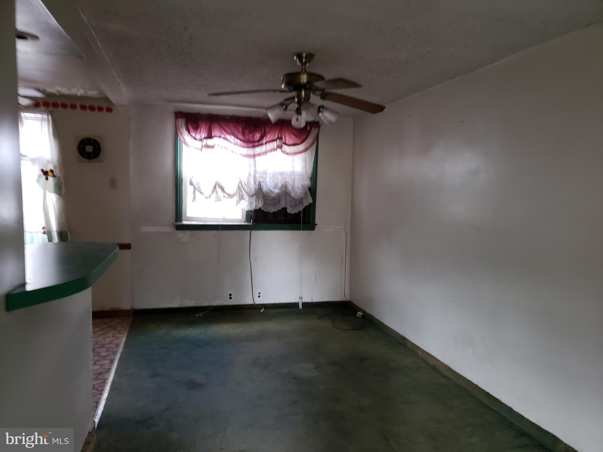 205 Golf Road Darby, PA 19023 - Photo 6 of 16