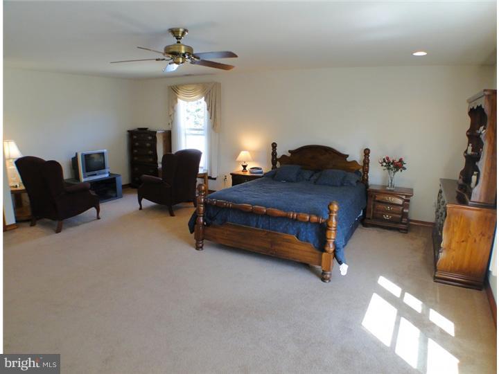 1400 Beaver Road Southampton, PA 18966 - Photo 9 of 19 Master Bedroom