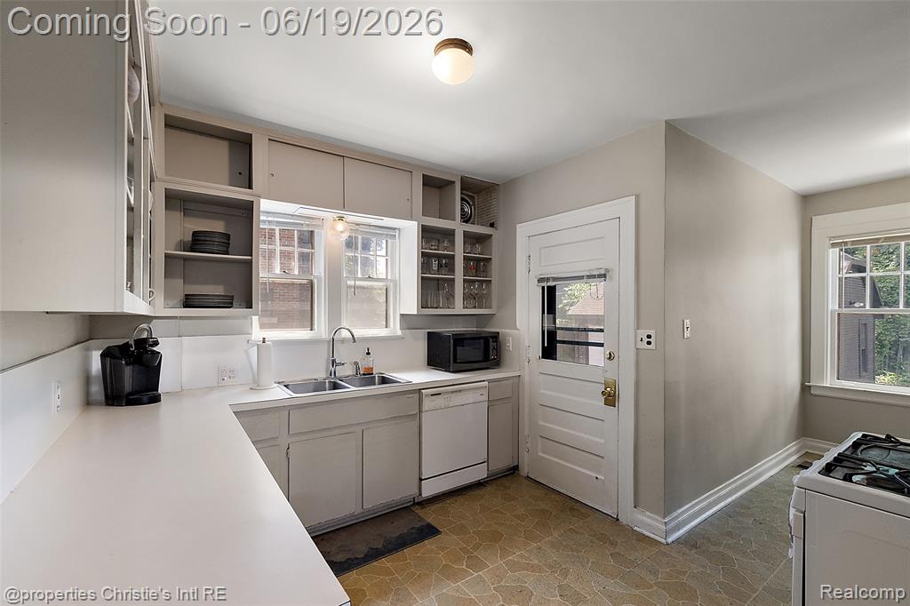 1251 Bishop Road Grosse Pointe, MI 48230 - Photo 19 of 50