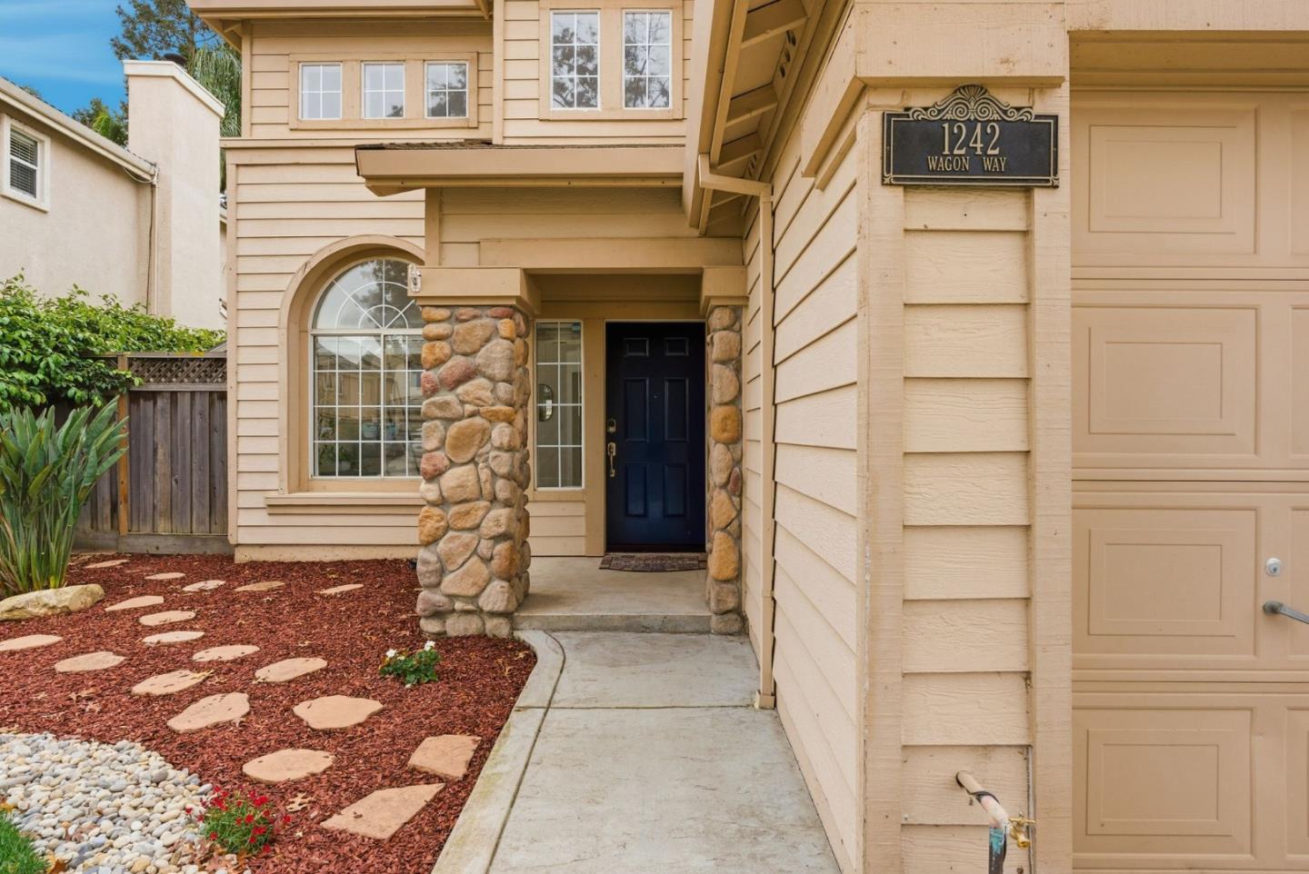 1242 Wagon Way Gilroy, CA 95020 - Photo 6 of 48