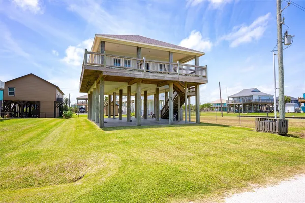 $339,000 | 893 West Lane, Crystal Beach, TX 77650