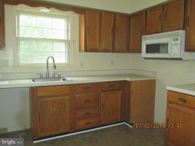 13824 Poplar Tree Road Chantilly, VA 20151 - Photo 6 of 18 Kitchen