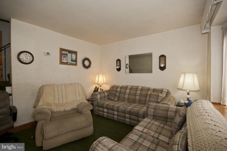 452 Torner Road Baltimore, MD 21221 - Photo 3 of 17 Living Room