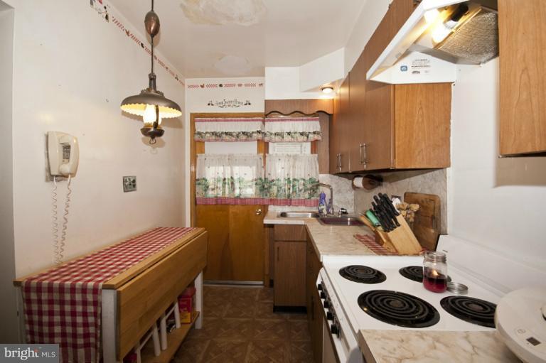 452 Torner Road Baltimore, MD 21221 - Photo 8 of 17 Kitchen