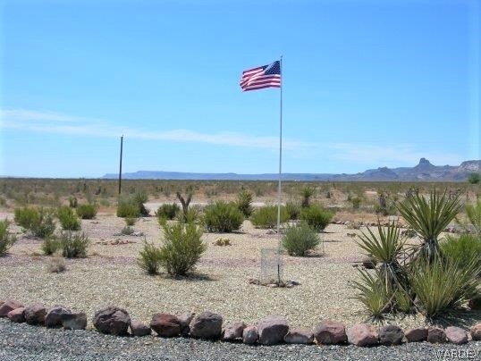 3481 Topaz Road Golden Valley, AZ 86413 - Photo 2 of 12 a view of a backyard