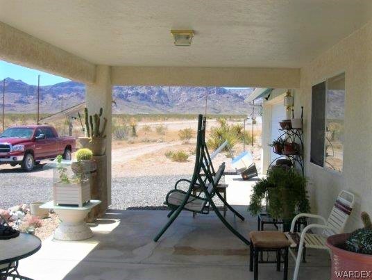 3481 Topaz Road Golden Valley, AZ 86413 - Photo 5 of 12 a living room with furniture