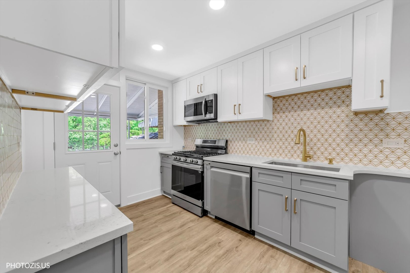 803 Brummel Street Evanston, IL 60202 - Photo 2 of 40