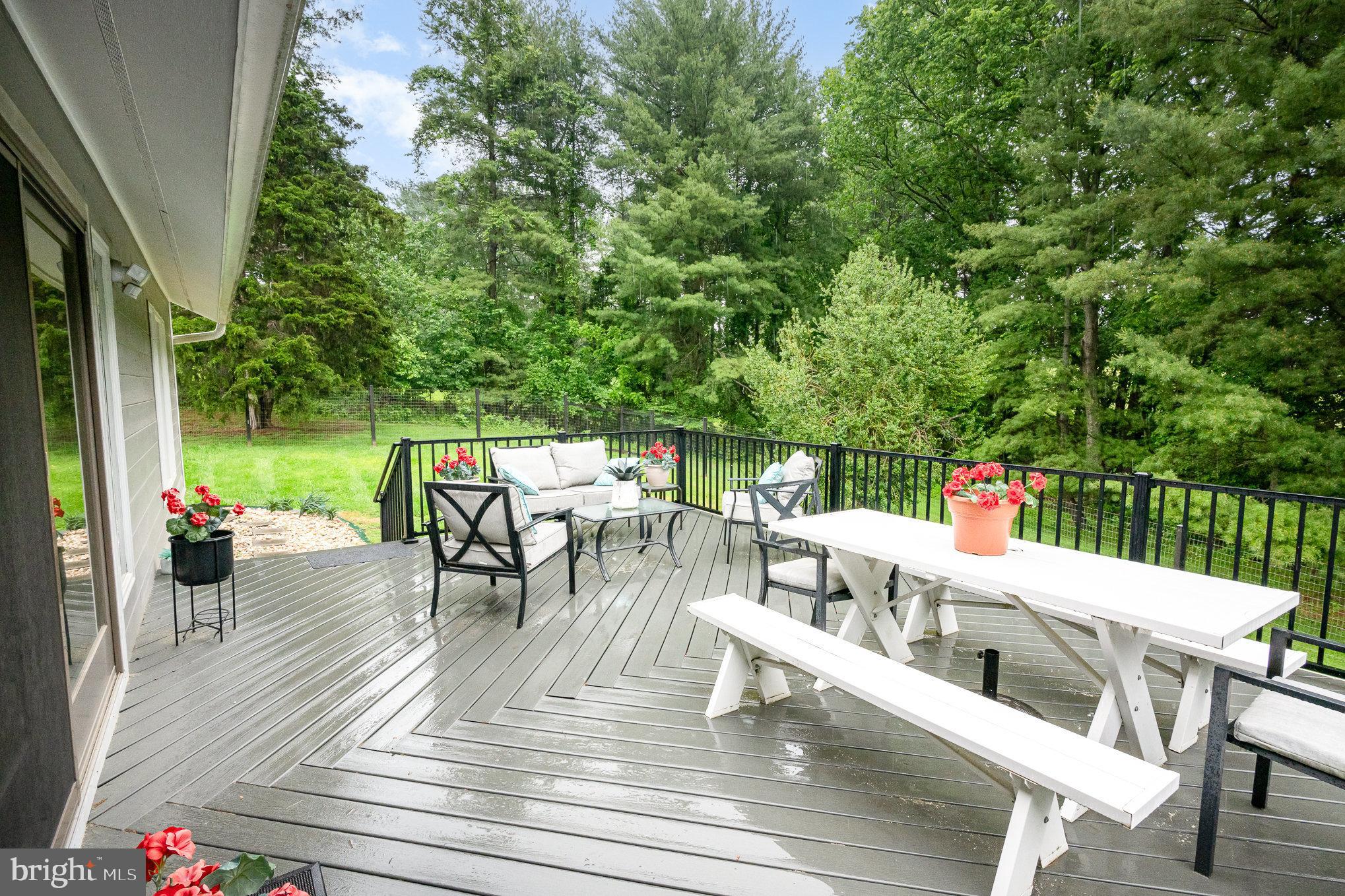 16222 Hampton Road Hamilton, VA 20158 - Photo 13 of 35 a view of a chairs and table in patio