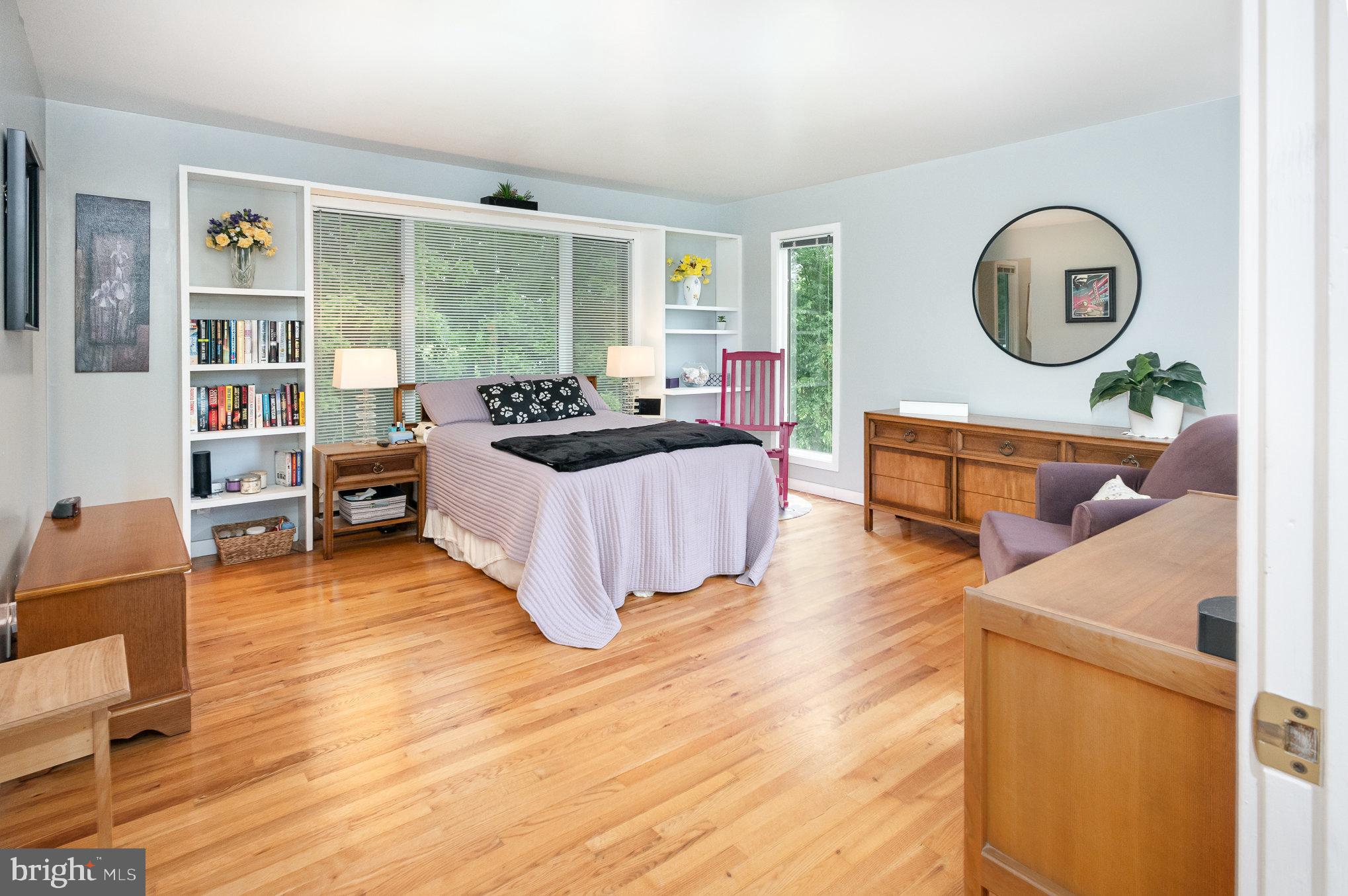 16222 Hampton Road Hamilton, VA 20158 - Photo 14 of 35 a living room with furniture and a large window