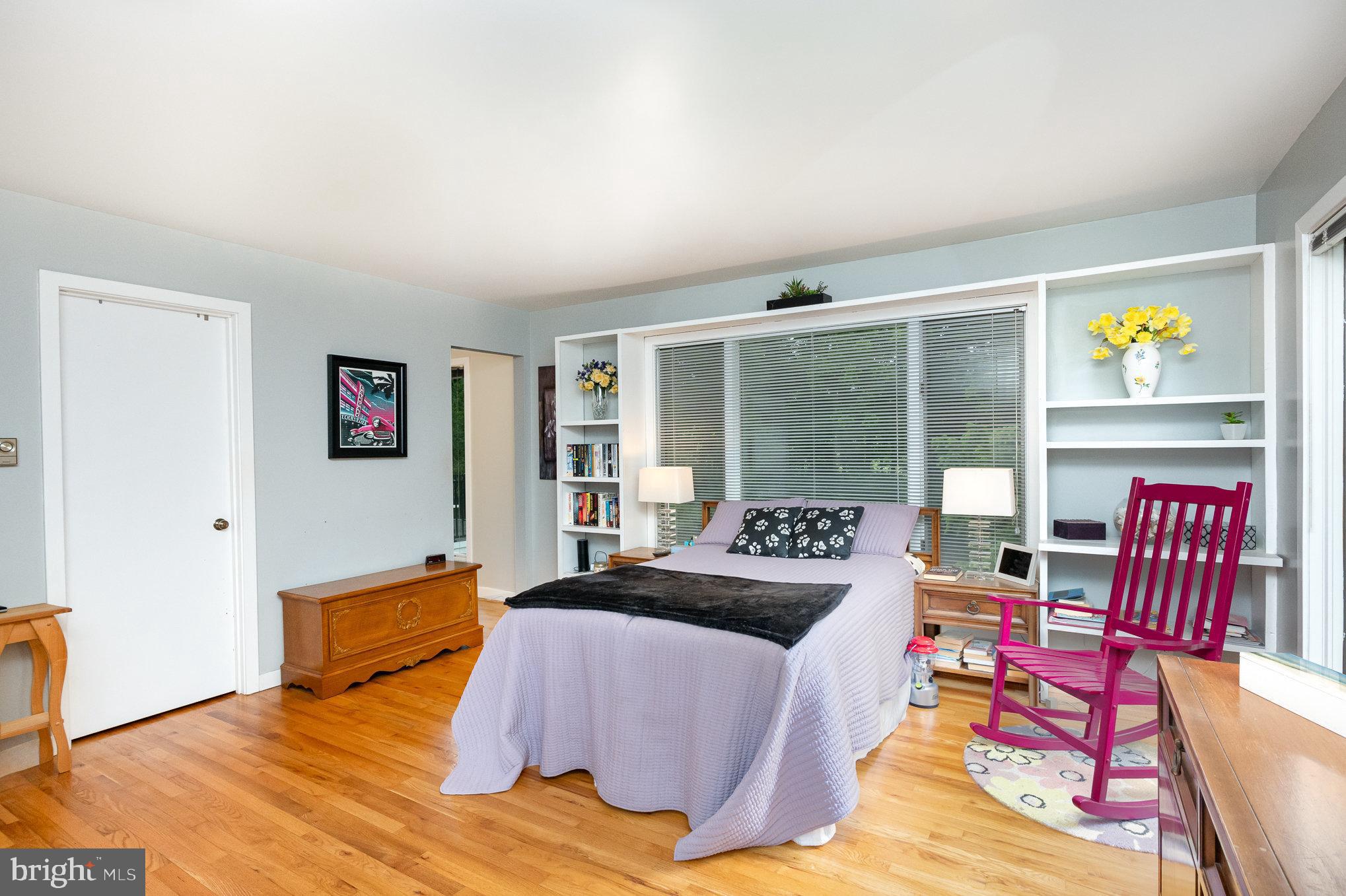 16222 Hampton Road Hamilton, VA 20158 - Photo 15 of 35 a living room with furniture wooden floor and window