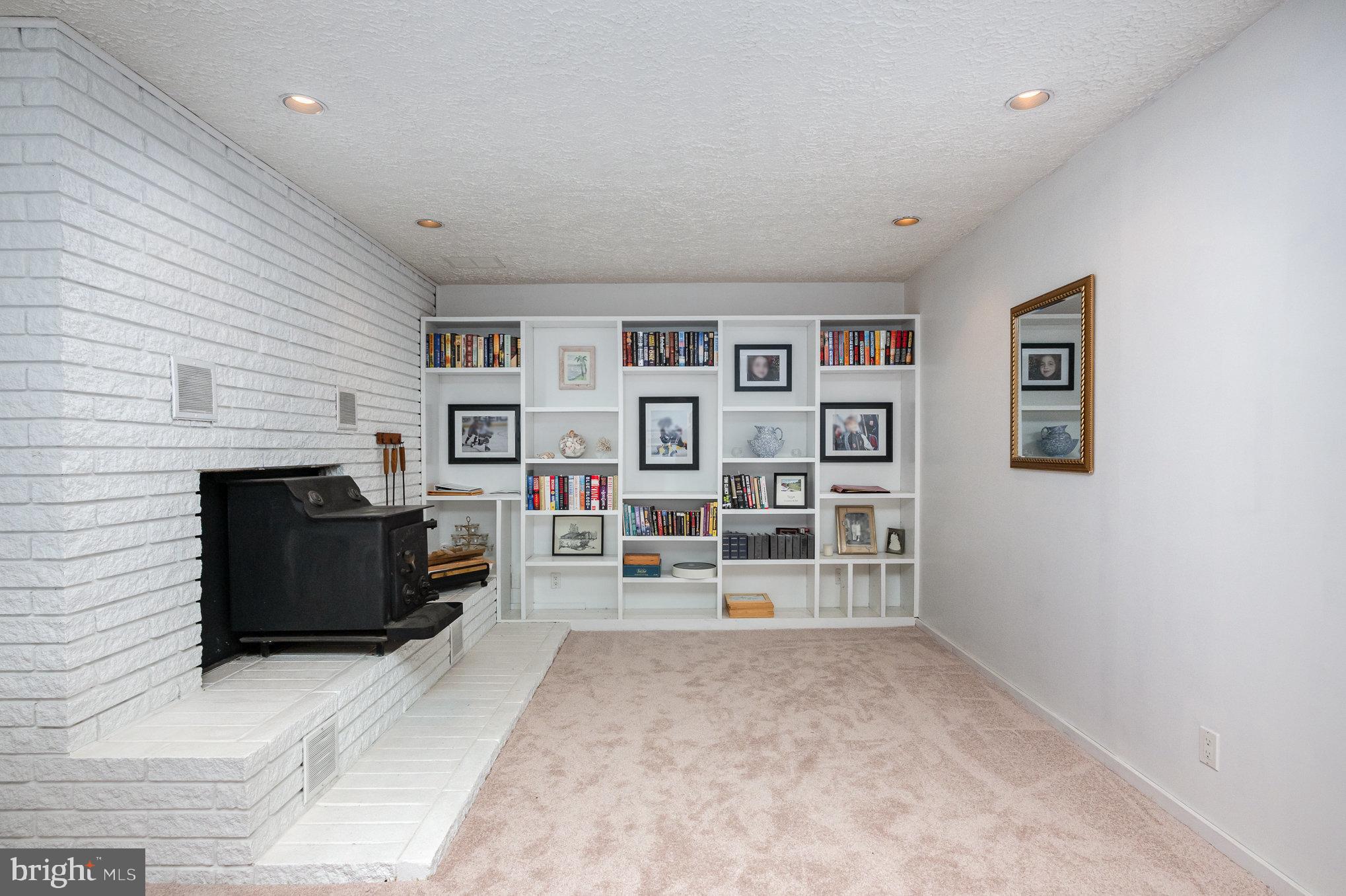 16222 Hampton Road Hamilton, VA 20158 - Photo 30 of 35 a living room with furniture and hard wood floors