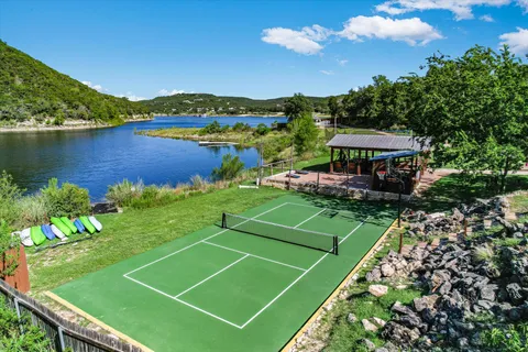 a view of a tennis court