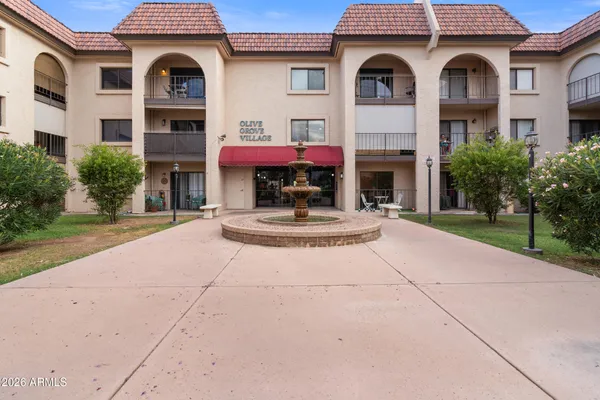 $199,000 | 3033 East Devonshire Avenue, Unit 2005, Phoenix, AZ 85016