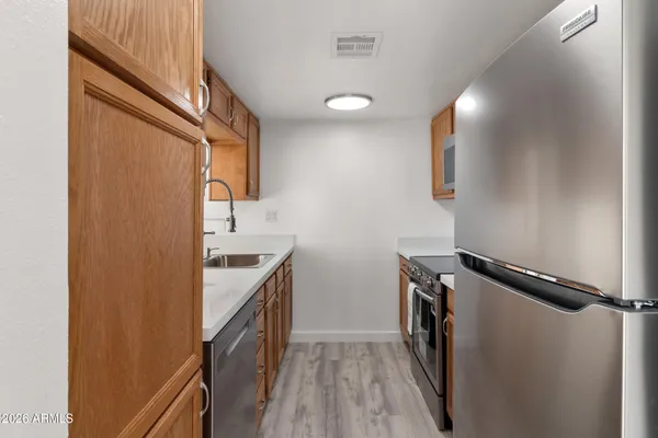 $199,000 | 3033 East Devonshire Avenue, Unit 2005, Phoenix, AZ 85016