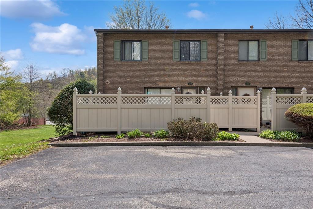 1800 +/- Sq. Ft.  Home features 3 Bed / 4 Bath / Full Walk-Out Basement