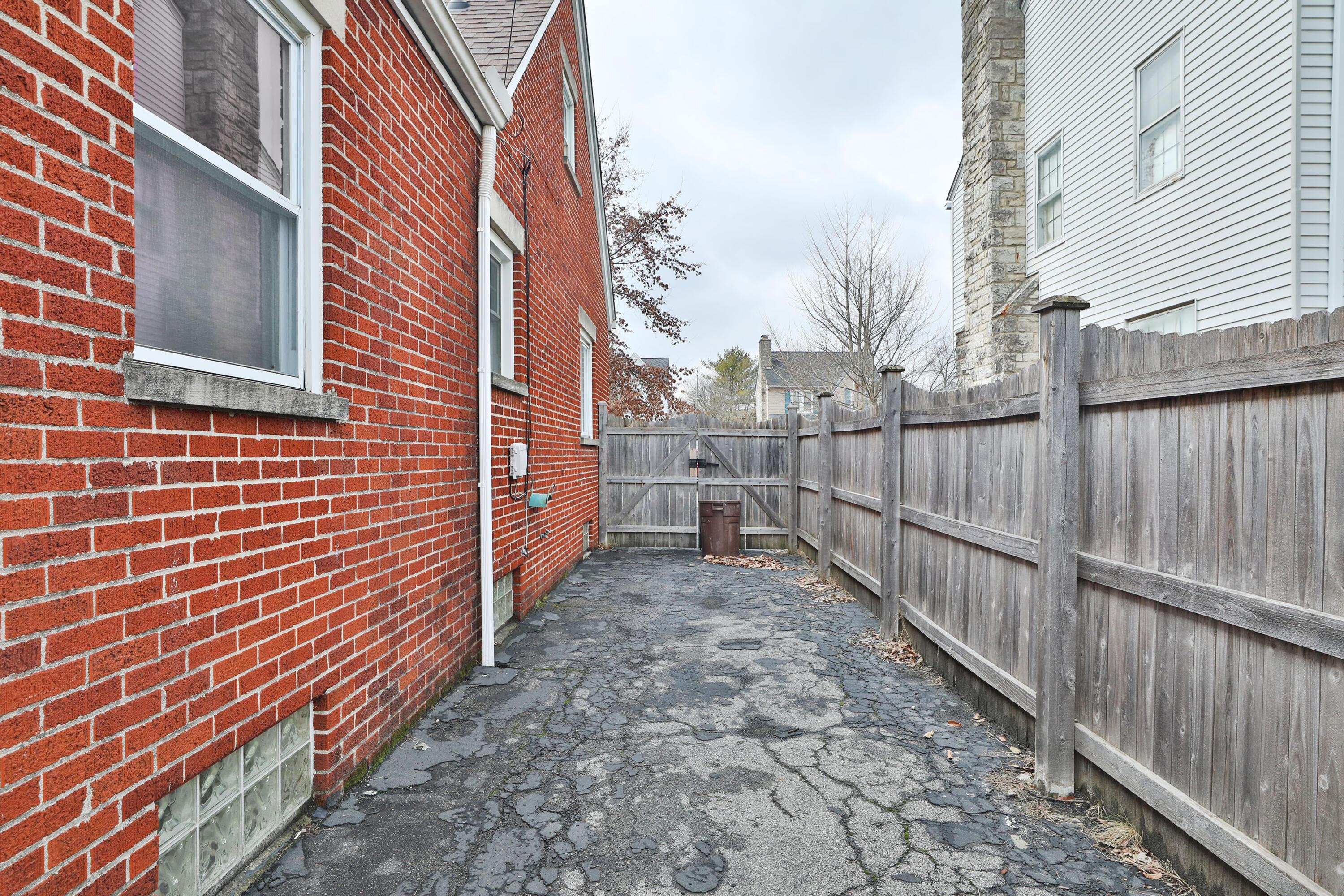 990 Vernon Road Columbus, OH 43209 - Photo 54 of 60 990-Vernon-54