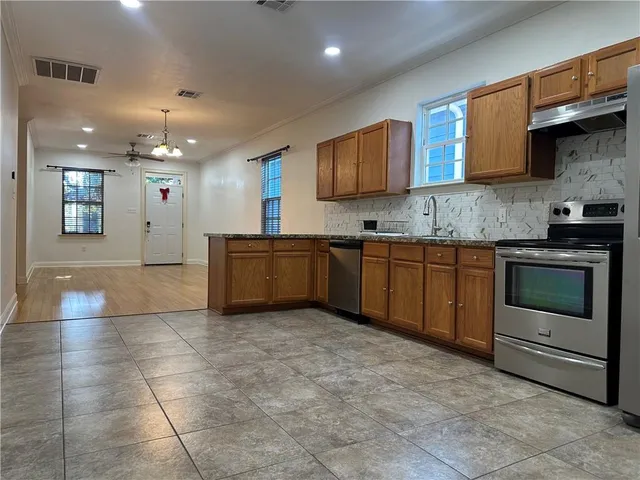 $2,000 | 2301 Washington Avenue, New Orleans, LA 70113