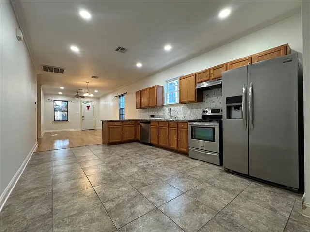 $2,000 | 2301 Washington Avenue, New Orleans, LA 70113