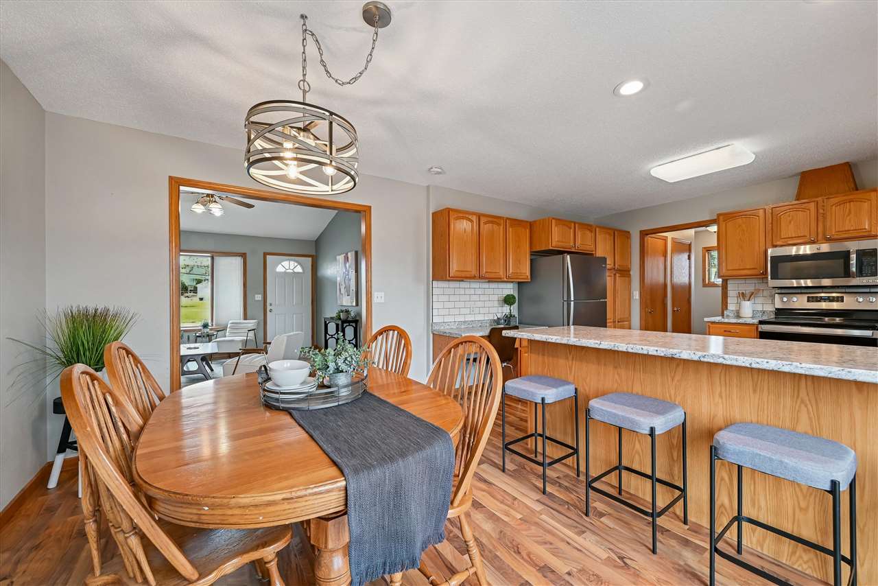 1209 39th Street Road Northwest Cedar Rapids, IA 52405 - Photo 7 of 31 Gallery Image 7