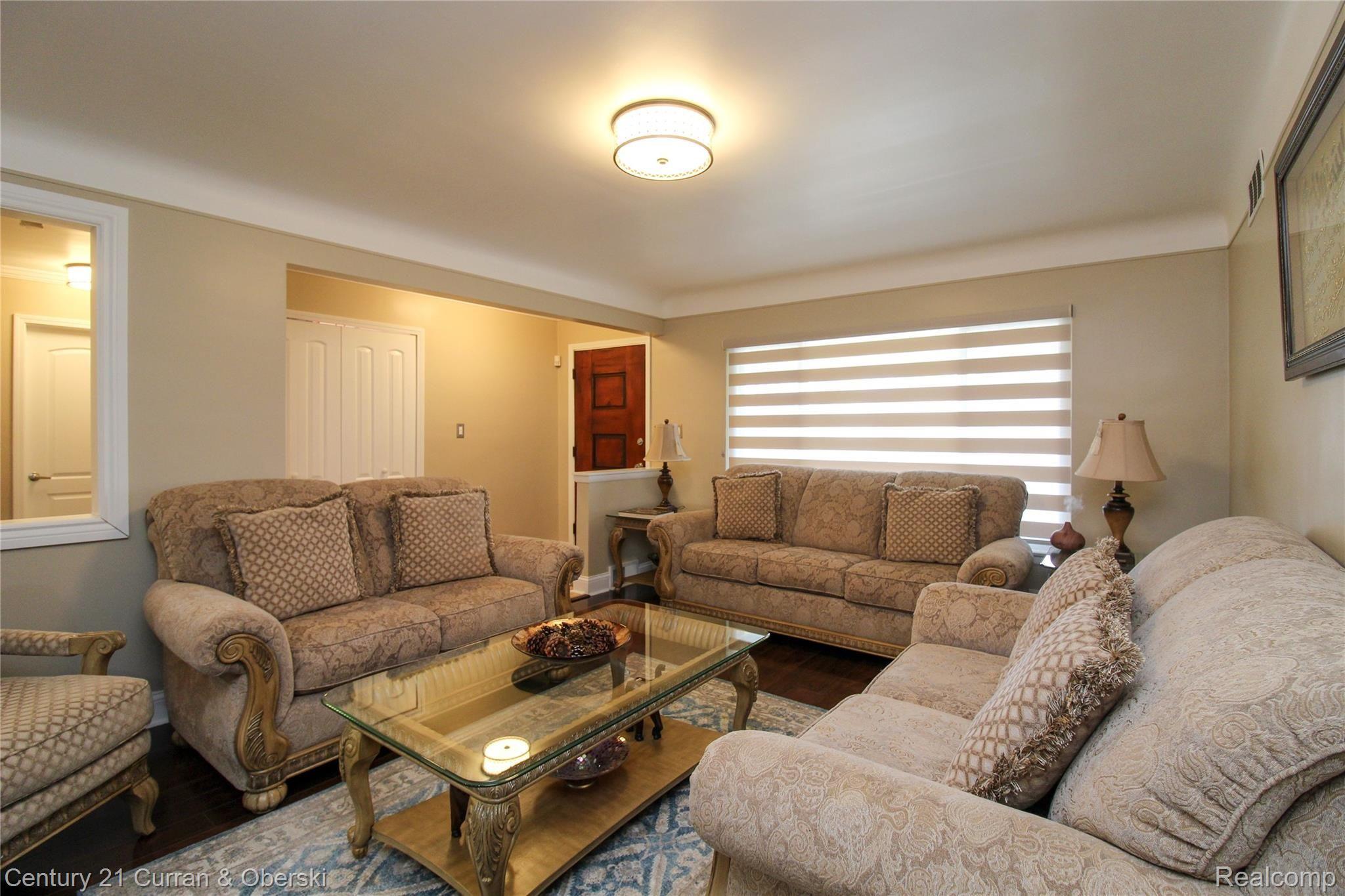 5272 Chase Road Dearborn, MI 48126 - Photo 6 of 47 Living room