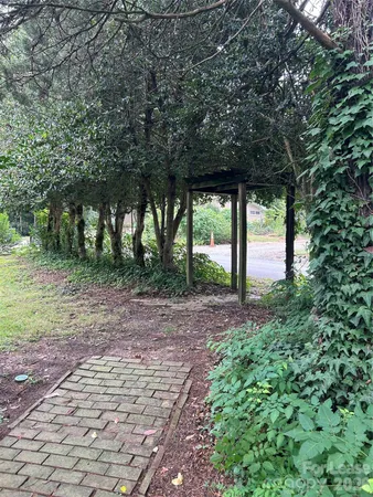$2,200 | 204 Grey Road, Davidson, NC 28036