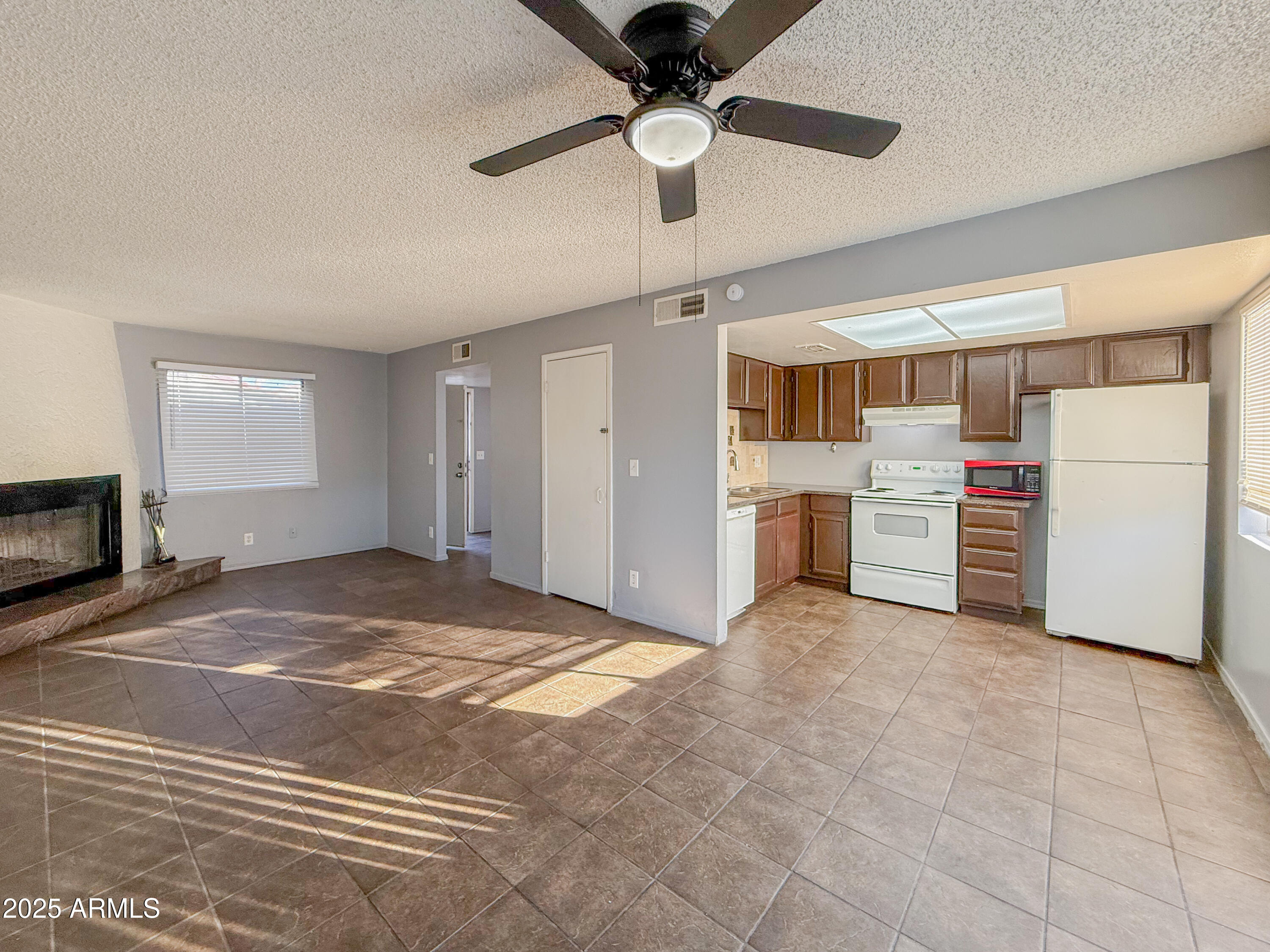 15601 North 27th Street, Unit 14 Phoenix, AZ 85032 - Photo 5 of 16 a view of a kitchen with a stove cabinets and a kitchen