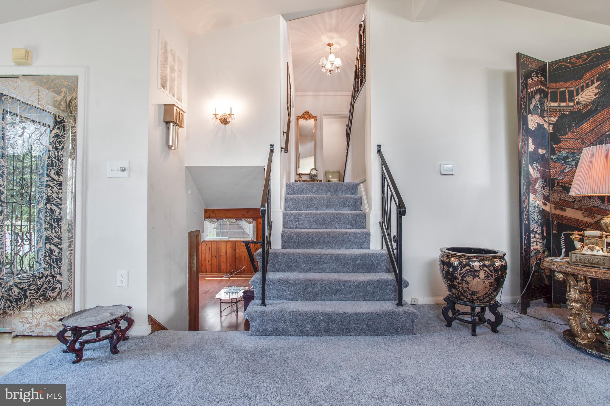 6012 Riggs Road Hyattsville, MD 20783 - Photo 29 of 98 Living Room