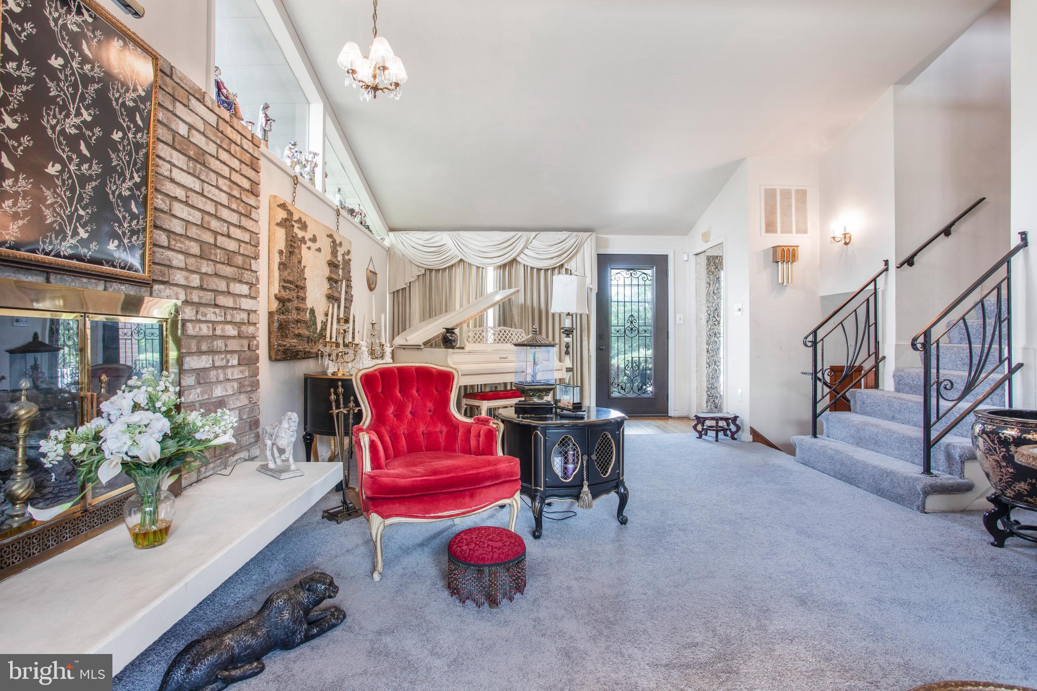 6012 Riggs Road Hyattsville, MD 20783 - Photo 35 of 98 Living Room