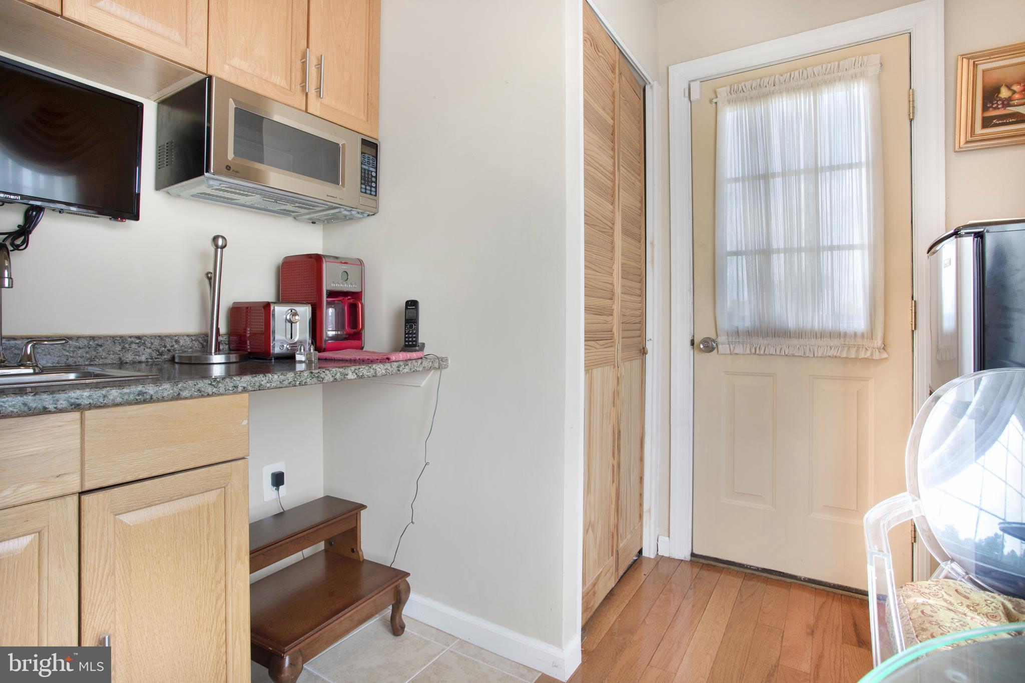 6012 Riggs Road Hyattsville, MD 20783 - Photo 81 of 98 Penthouse Suite Kitchenette