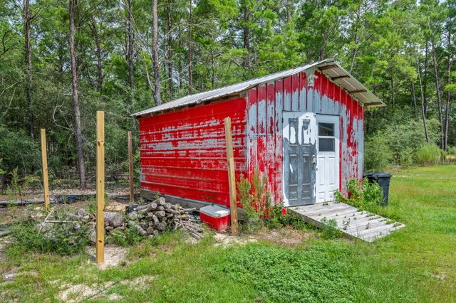 a view of a house with backyard and a tree
