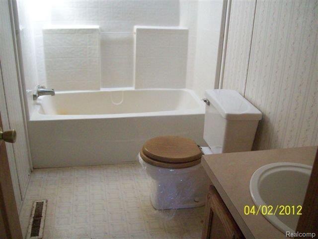 6095 Isles Road Brown City, MI 48416 - Photo 8 of 13 8.jpg