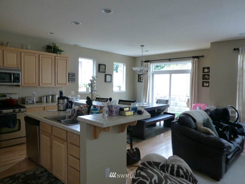 16124 35th Park Southeast Bothell, WA 98012 - Photo 5 of 12 Gallery Image 5