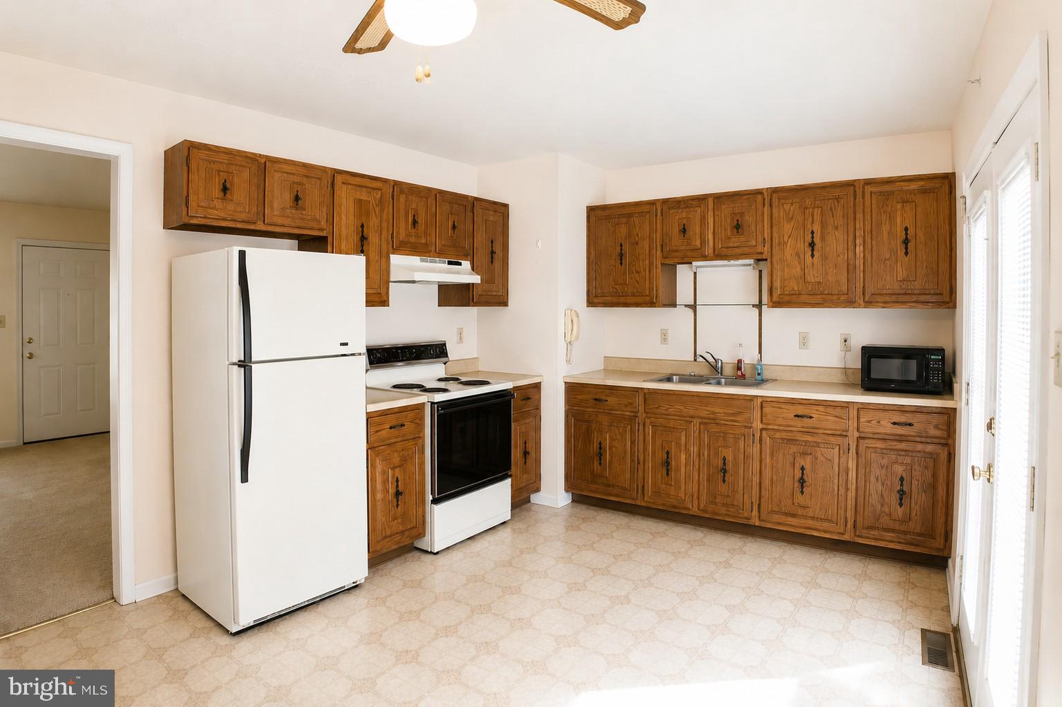 26374 Fielding Road Hollywood, MD 20636 - Photo 2 of 19 Bright and inviting kitchen space.