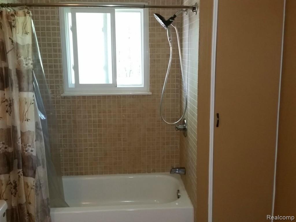 3648 Davison Road Lapeer, MI 48446 - Photo 8 of 23
