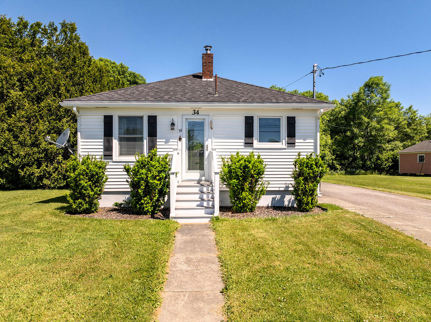 34 Thatcher Street Thomaston, ME 04861 - Photo 2 of 25 DJI_0137