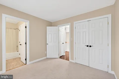 a view of a livingroom with an empty space