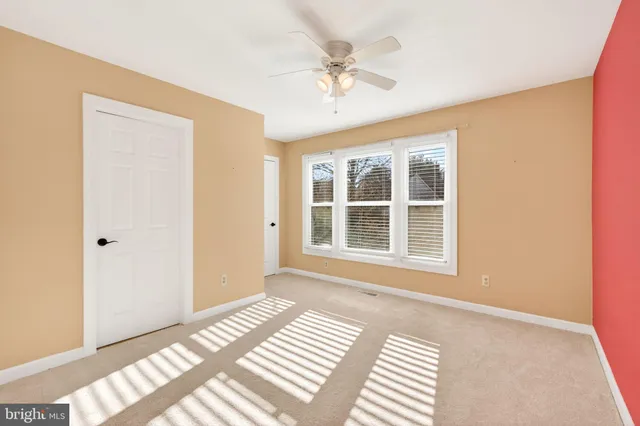 a view of house with a yard