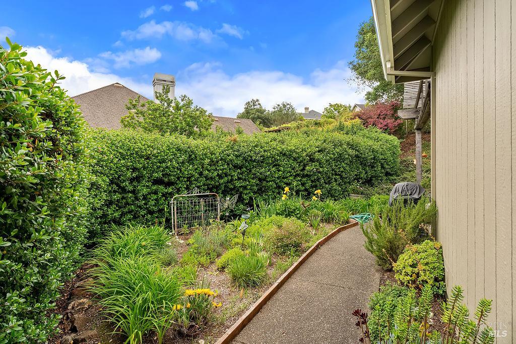 6252 Meadowstone Drive Santa Rosa, CA 95409 - Photo 4 of 33