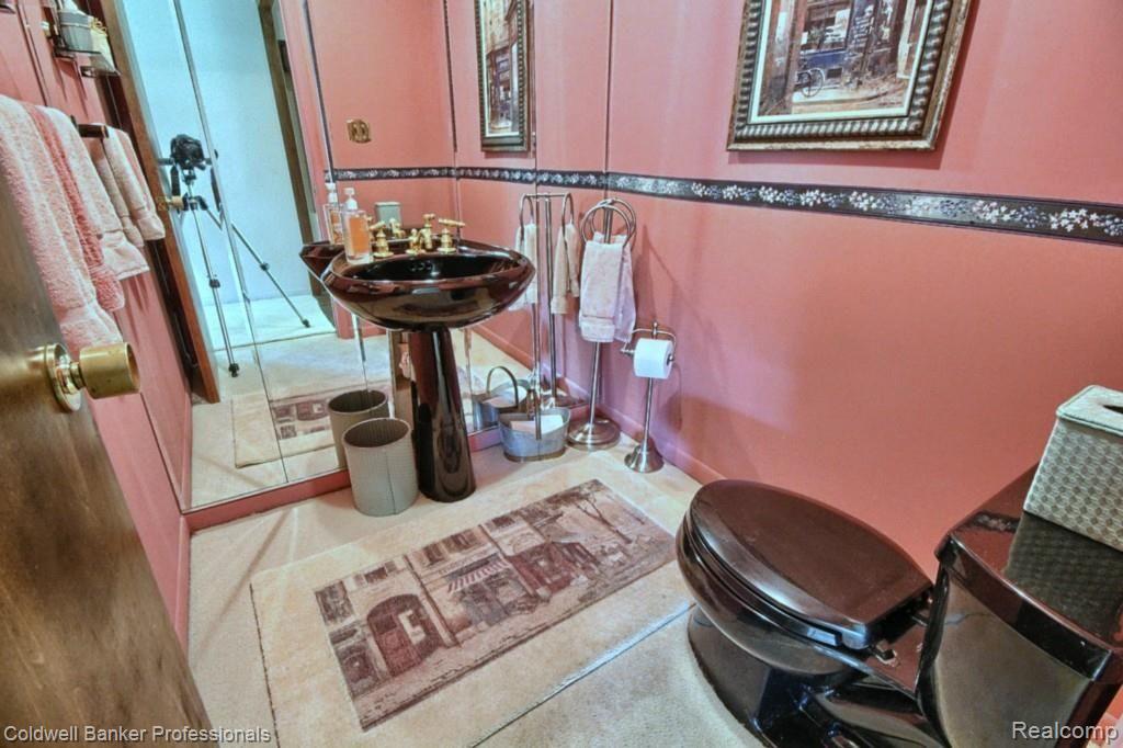 9777 Warren Road Plymouth, MI 48170 - Photo 19 of 32 Powder Room