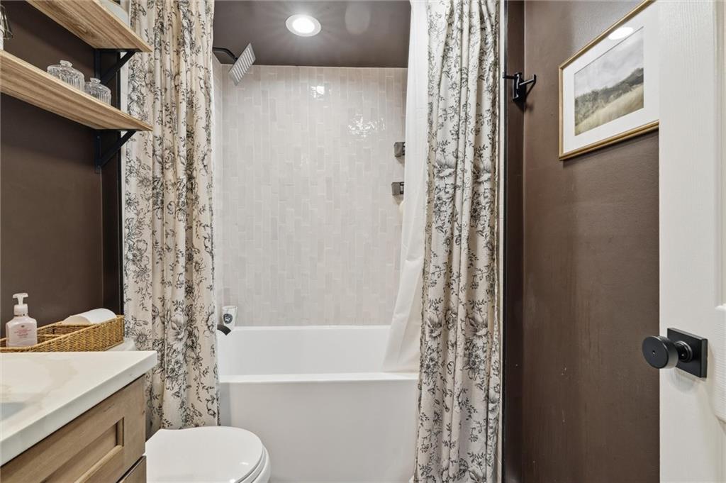5106 Hardt Road Gibsonia, PA 15044 - Photo 25 of 48 Main Bathroom