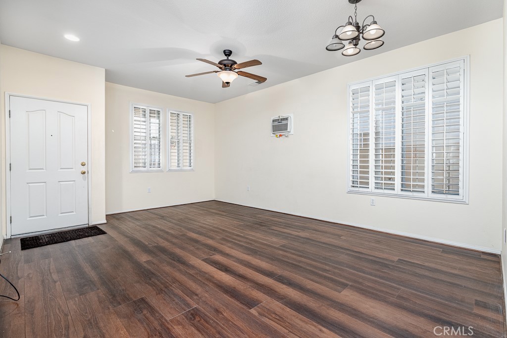 1817 Rue Chablis San Jacinto, CA 92583 - Photo 17 of 41 Living Room