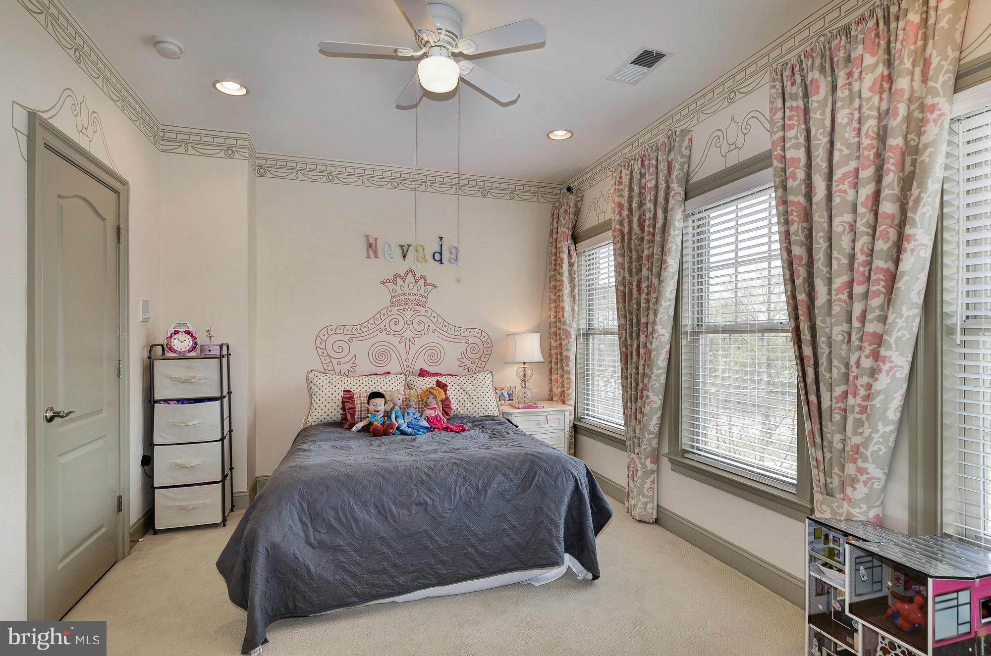 4330 North Henderson Road Arlington, VA 22203 - Photo 17 of 24 Bedroom