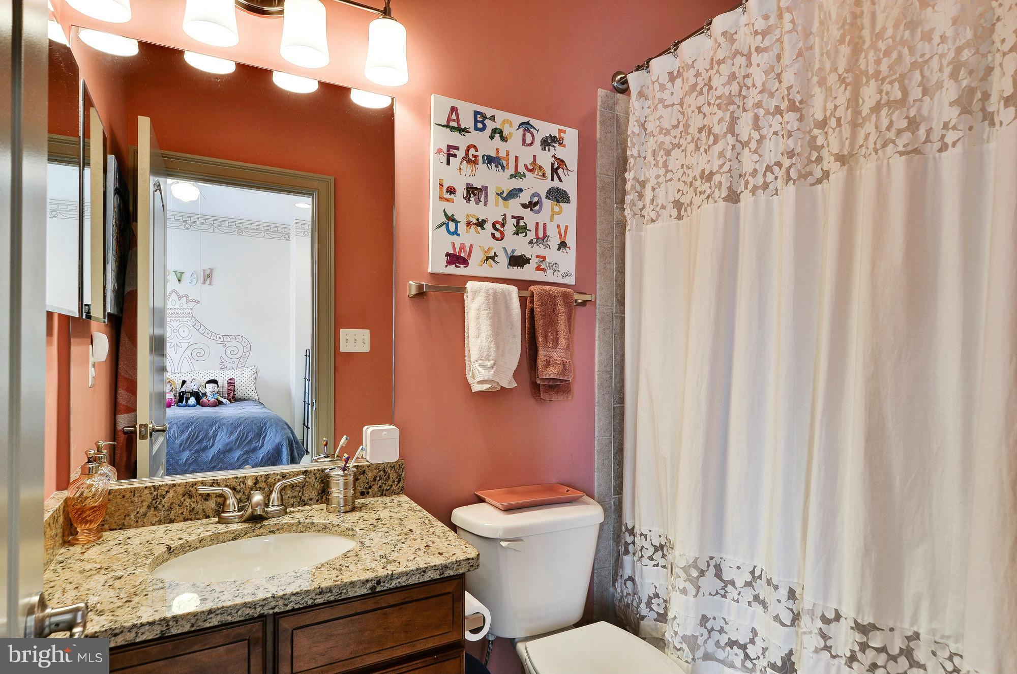 4330 North Henderson Road Arlington, VA 22203 - Photo 19 of 24 Bath