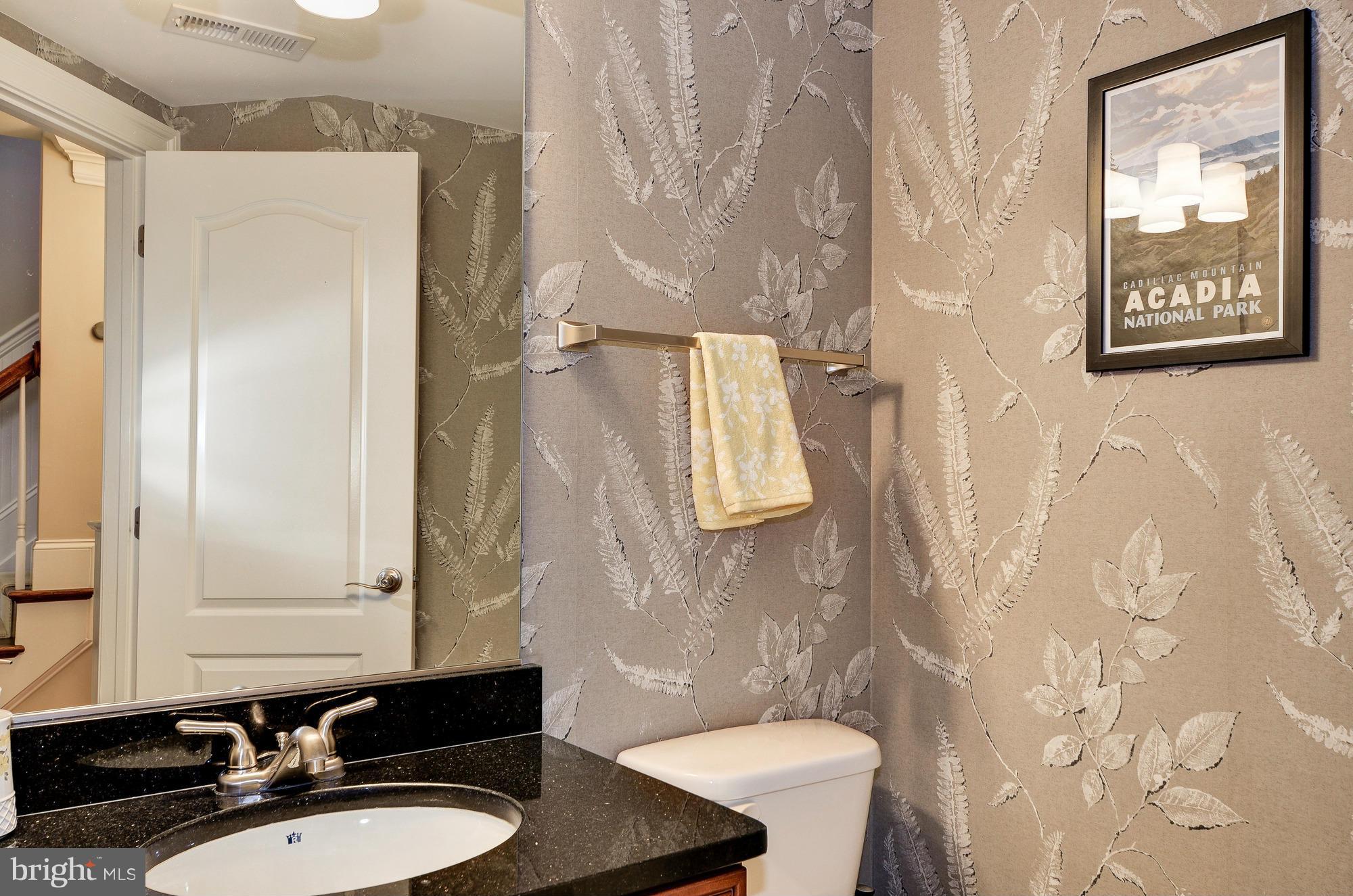 4330 North Henderson Road Arlington, VA 22203 - Photo 4 of 24 Bath