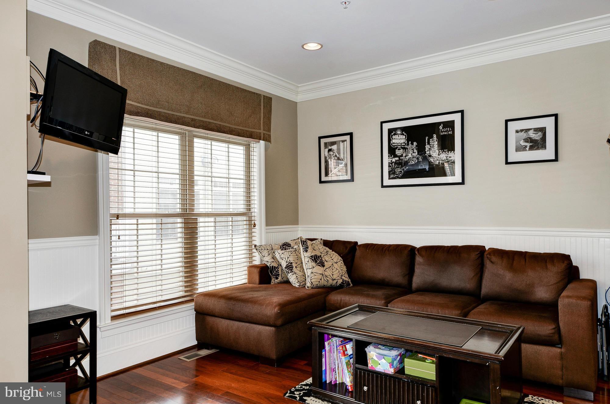 4330 North Henderson Road Arlington, VA 22203 - Photo 6 of 24 Family Room