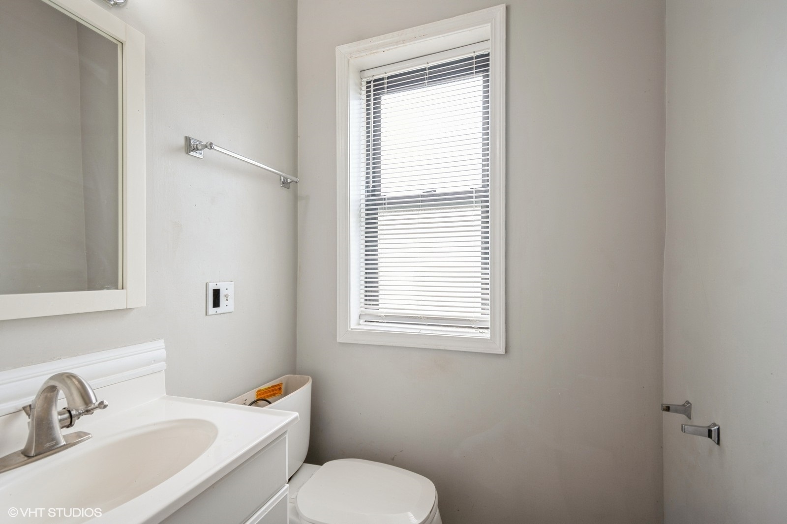 6007 South Michigan Avenue, Unit 3 Chicago, IL 60637 - Photo 7 of 9 a bathroom with a sink toilet and a mirror
